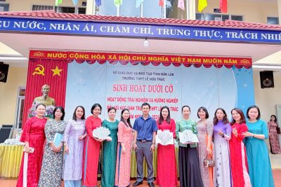 TRƯỜNG THPT LÊ HỮU TRÁC HƯỞNG ỨNG NGÀY SÁCH VÀ VĂN HÓA ĐỌC VIỆT NAM 21/4
