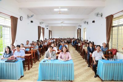 Hội nghị Công bố và trao quyết định bổ nhiệm Hiệu trưởng Trường THPT Lê Hữu Trác